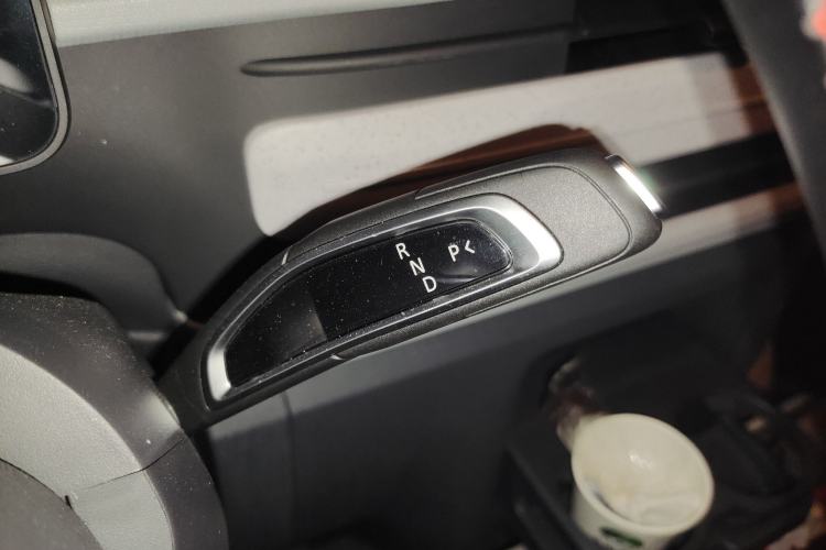 Used SAIC MAXUS Dana V1 2025 Low-Roof Multi-Function Version 42 kWh Gear Lever