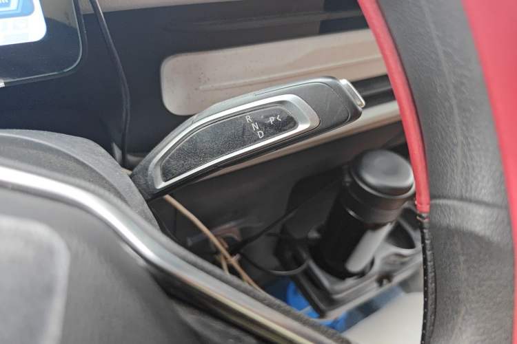 Used SAIC MAXUS Dana V1 2025 V1+ Long Wheelbase Low-Roof Multi-Function Version (62 kWh) Gear Lever