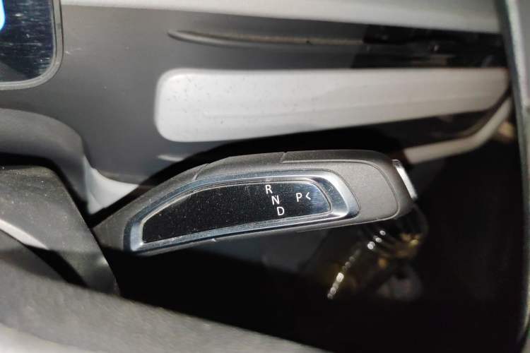 Used SAIC MAXUS Dana V1 2025 V1+ Long Wheelbase High-Roof Multi-Function Version (62 kWh) Gear Lever