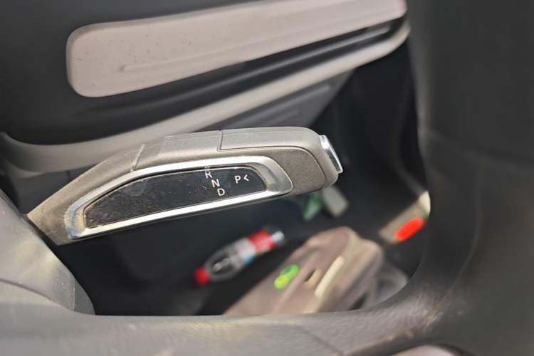 Used SAIC MAXUS Dana V1 2024 V1 Short Wheelbase Low-Roof Multi-Function Version (51 kWh) Gear Lever