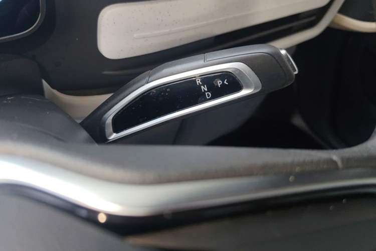 Used SAIC MAXUS Dana V1 2025 Low-Roof Multi-Function Version 42 kWh Gear Lever