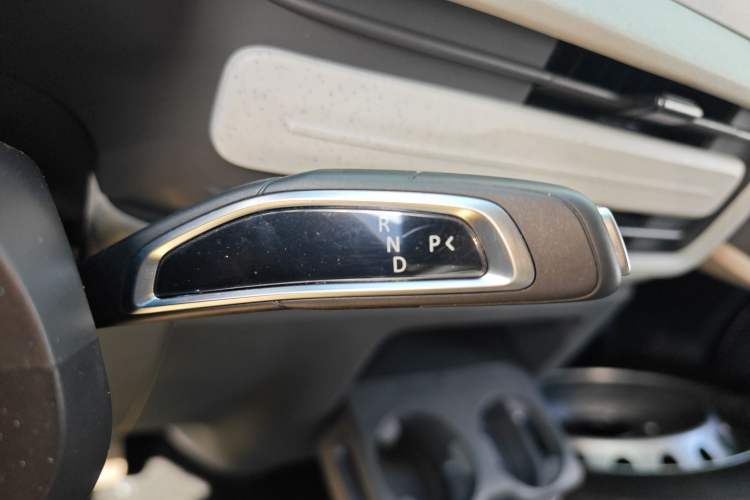 Used SAIC MAXUS Dana V1 2024 V1 Short Wheelbase Low-Roof Multi-Function Version (51 kWh) Gear Lever