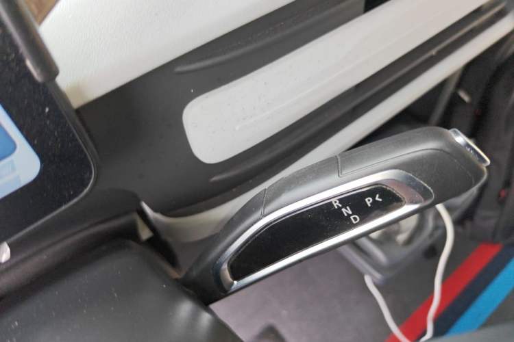 Used SAIC MAXUS Dana V1 2025 V1+ Long Wheelbase High-Roof Multi-Function Version (62 kWh) Gear Lever