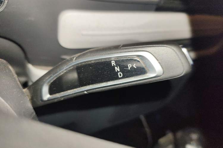 Used SAIC MAXUS Dana V1 2025 V1+ Long Wheelbase Low-Roof Multi-Function Version (62 kWh) Gear Lever
