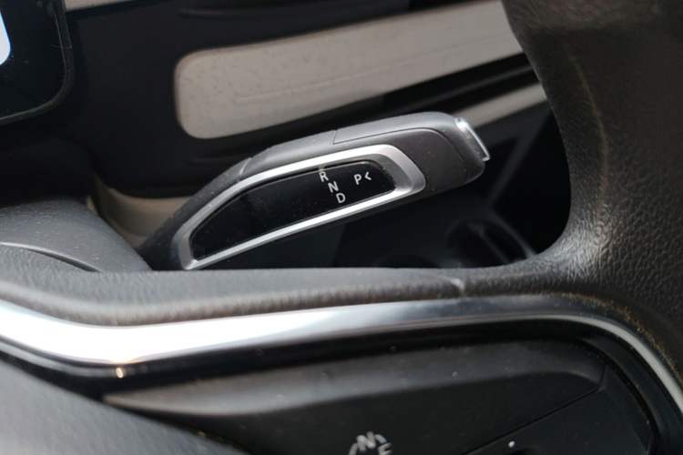 Used SAIC MAXUS Dana V1 2025 Low-Roof Multi-Function Version 42 kWh Gear Lever