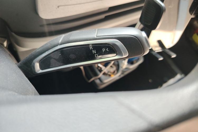 Used SAIC MAXUS Dana V1 2025 V1 Short Wheelbase Low-Roof Multi-Function Version (42 kWh) Gear Lever