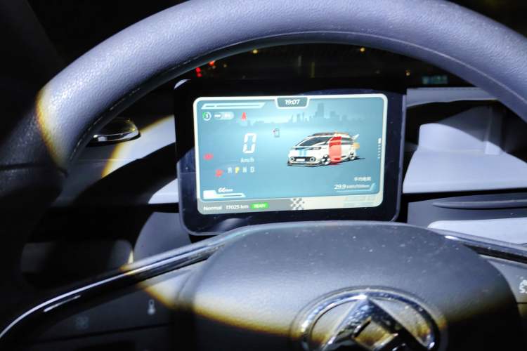 Used SAIC MAXUS Dana V1 2025 Low-Roof Multi-Function Version 42 kWh Instrument Cluster