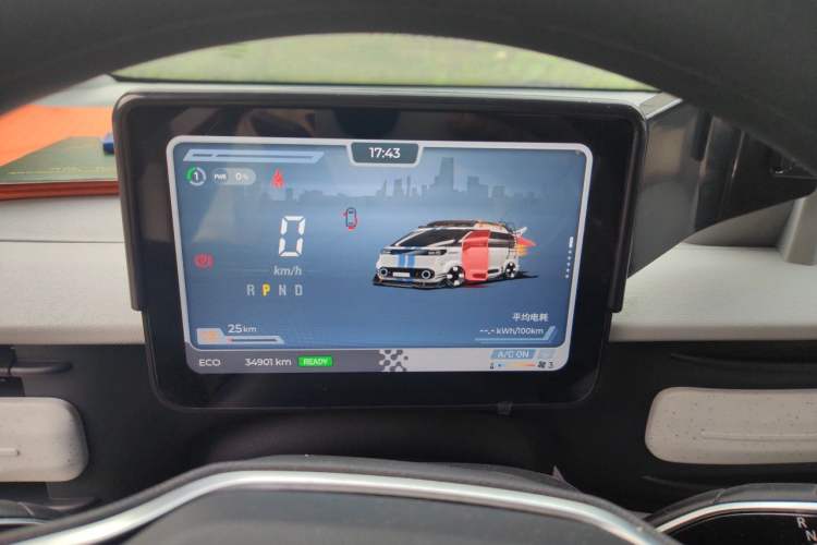 Used SAIC MAXUS Dana V1 2025 V1 Short Wheelbase Low-Roof Multi-Function Version (42 kWh) Instrument Cluster