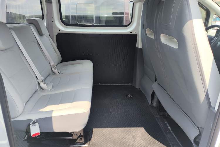 Used SAIC MAXUS Dana V1 2024 V1 Short Wheelbase Low-Roof Multi-Function Version (51 kWh) Interior 1