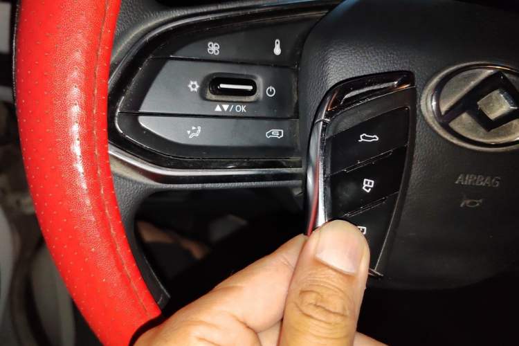 Used SAIC MAXUS Dana V1 2025 V1+ Long Wheelbase High-Roof Multi-Function Version (62 kWh) Interior 1