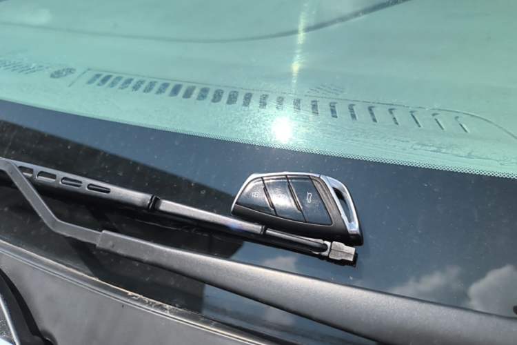 Used SAIC MAXUS Dana V1 2025 V1 Short Wheelbase Low-Roof Multi-Function Version (42 kWh) Interior 1