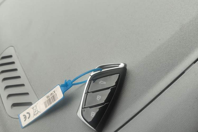 Used SAIC MAXUS Dana V1 2025 Low-Roof Multi-Function Version 42 kWh Interior 1