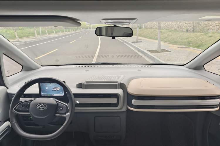Used SAIC MAXUS Dana V1 2024 V1 Short Wheelbase Low-Roof Multi-Function Version (51 kWh) Interior 10