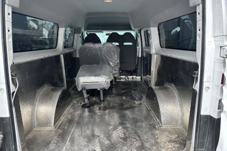 Used SAIC MAXUS Dana V1 2025 V1+ Long Wheelbase High-Roof Multi-Function Version (62 kWh) Interior 2