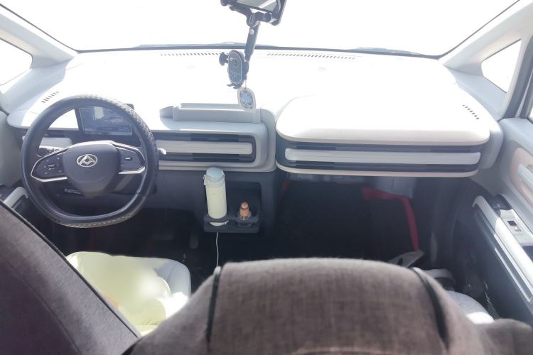 Used SAIC MAXUS Dana V1 2025 V1+ Long Wheelbase Low-Roof Multi-Function Version (62 kWh) Interior 2