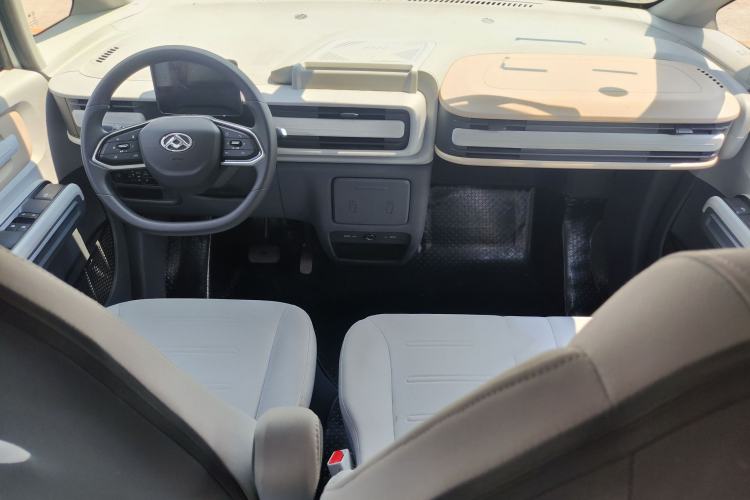 Used SAIC MAXUS Dana V1 2024 V1 Short Wheelbase Low-Roof Multi-Function Version (51 kWh) Interior 2