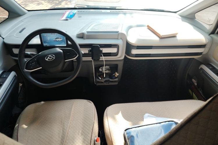 Used SAIC MAXUS Dana V1 2025 V1 Short Wheelbase Low-Roof Multi-Function Version (42 kWh) Interior 2