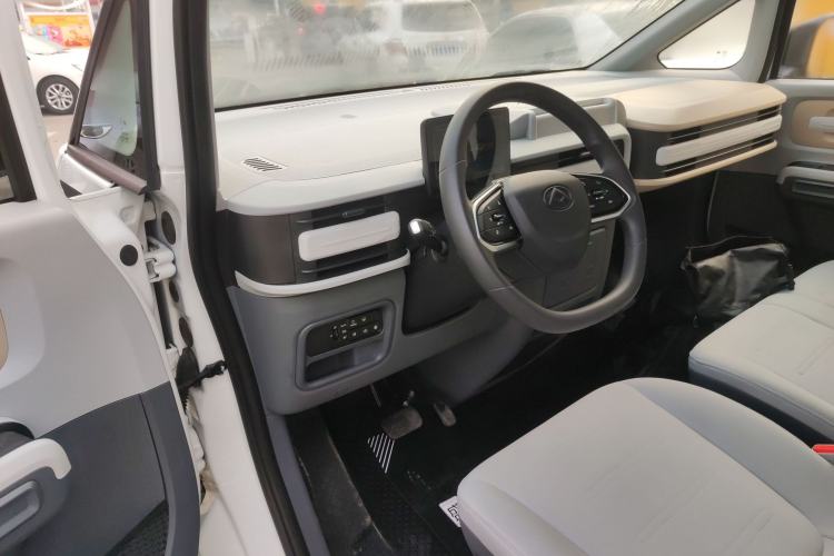 Used SAIC MAXUS Dana V1 2023 V1 Short Wheelbase Low Roof (43 kWh) Interior 3