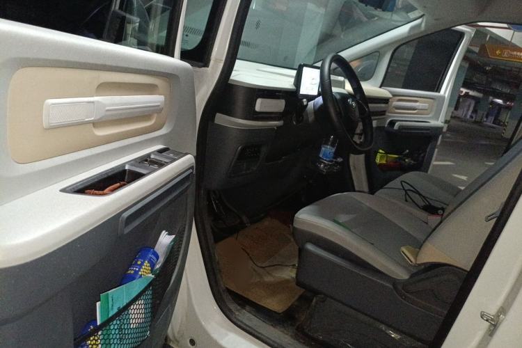 Used SAIC MAXUS Dana V1 2025 Low-Roof Multi-Function Version 42 kWh Interior 3
