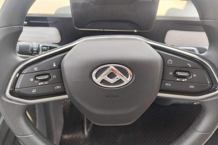 Used SAIC MAXUS Dana V1 2024 V1 Short Wheelbase Low-Roof Multi-Function Version (51 kWh) Interior 5