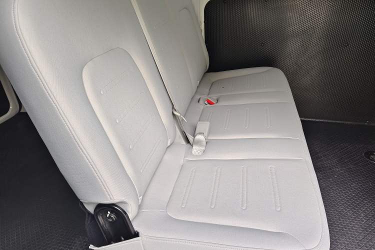 Used SAIC MAXUS Dana V1 2024 V1 Short Wheelbase Low-Roof Multi-Function Version (51 kWh) Interior 7