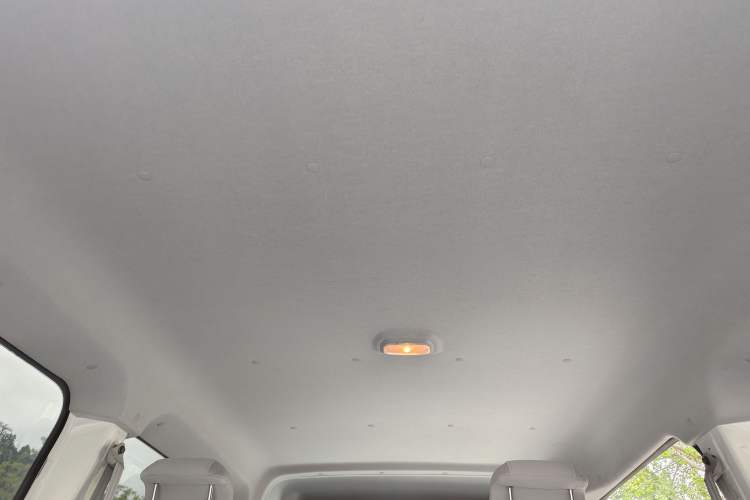 Used SAIC MAXUS Dana V1 2024 V1 Short Wheelbase Low-Roof Multi-Function Version (51 kWh) Interior 9