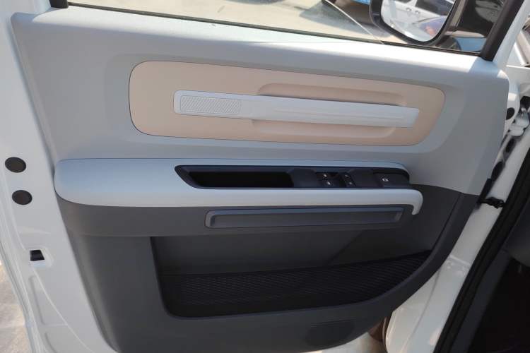 Used SAIC MAXUS Dana V1 2025 V1 Short Wheelbase Low-Roof Multi-Function Version (42 kWh) Left Front Door Interior