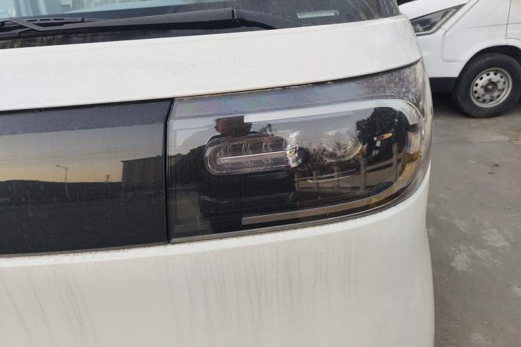 Used SAIC MAXUS Dana V1 2025 V1+ Long Wheelbase Low-Roof Multi-Function Version (62 kWh) Left Front Headlight
