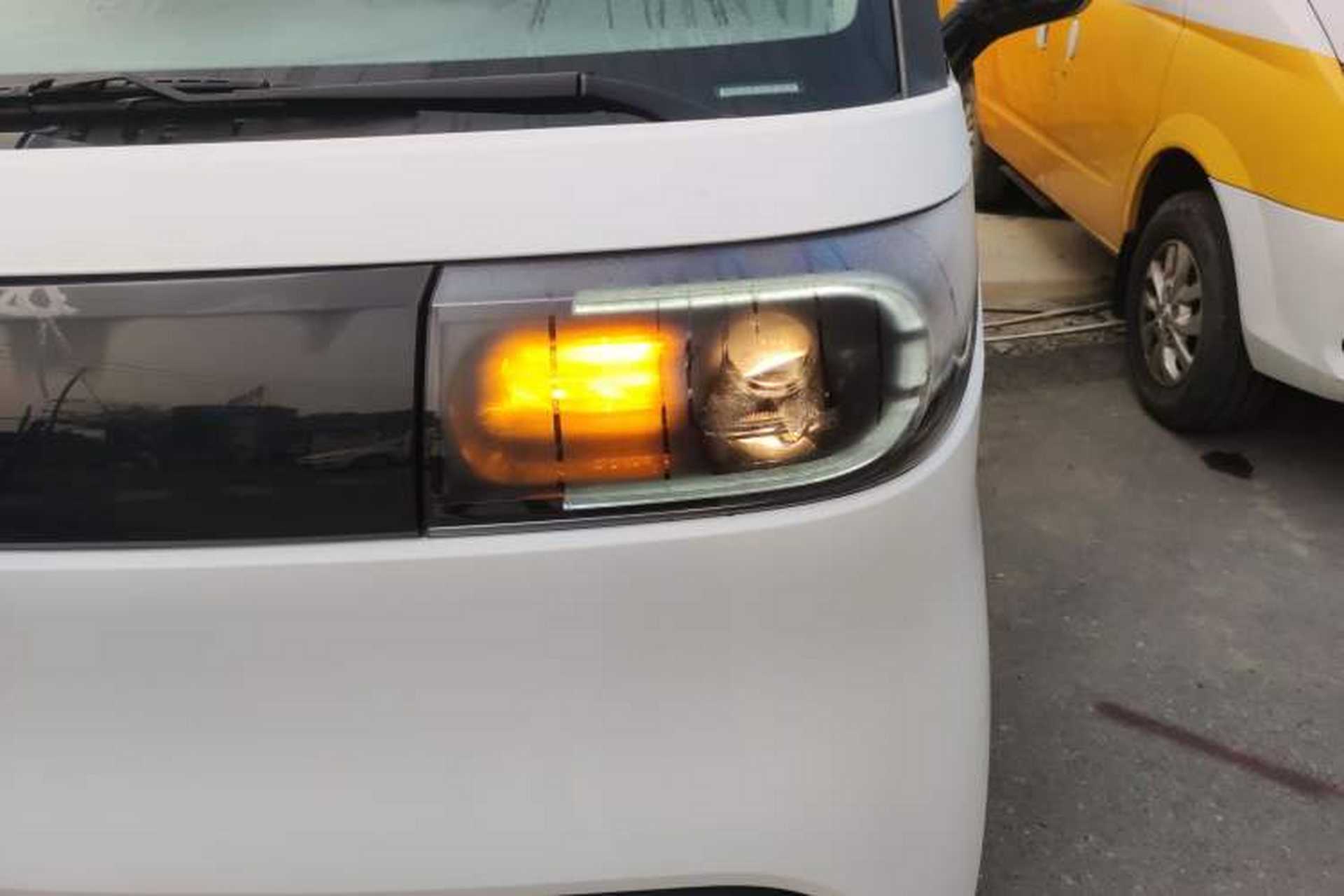 Used SAIC MAXUS Dana V1 2023 V1 Short Wheelbase Low Roof (43 kWh) Left Front Headlight