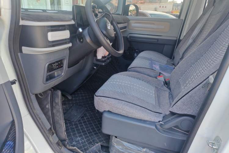 Used SAIC MAXUS Dana V1 2025 V1+ Short Wheelbase Low-Roof Cargo Version (42 kWh) Left Front Seat