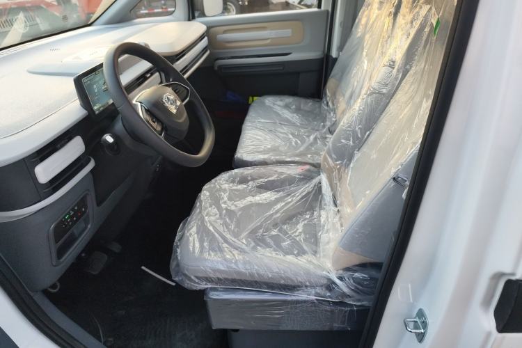 Used SAIC MAXUS Dana V1 2025 V1+ Long Wheelbase Low-Roof Multi-Function Version (62 kWh) Left Front Seat