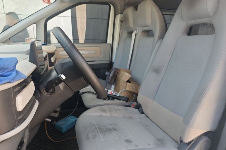 Used SAIC MAXUS Dana V1 2025 V1+ Long Wheelbase High-Roof Multi-Function Version (64 kWh) Left Front Seat