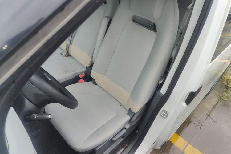 Used SAIC MAXUS Dana V1 2024 V1 Short Wheelbase Low-Roof Multi-Function Version (51 kWh) Left Front Seat