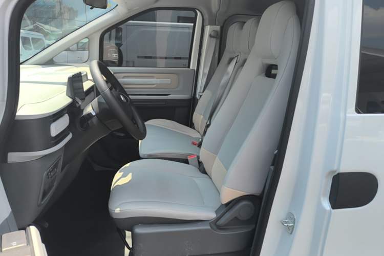 Used SAIC MAXUS Dana V1 2025 V1 Short Wheelbase Low-Roof Multi-Function Version (42 kWh) Left Front Seat