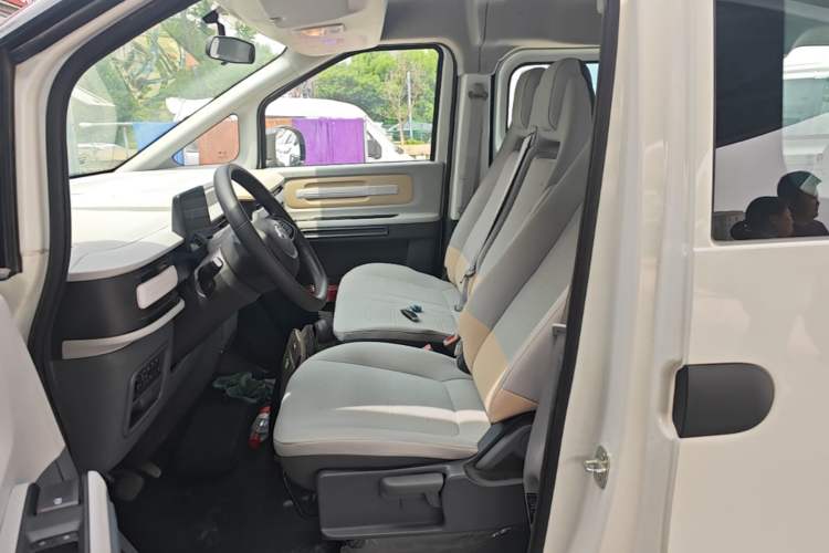 Used SAIC MAXUS Dana V1 2024 V1 Short Wheelbase Low-Roof Multi-Function Version (51 kWh) Left Front Seat