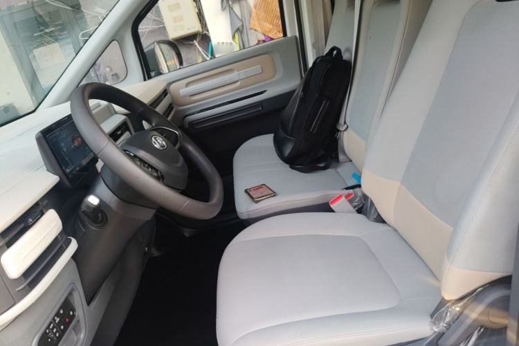 Used SAIC MAXUS Dana V1 2025 Low-Roof Multi-Function Version 42 kWh Left Front Seat