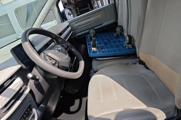 Used SAIC MAXUS Dana V1 2024 V1 Short Wheelbase Low-Roof Multi-Function Version (51 kWh) Left Front Seat