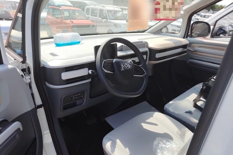Used SAIC MAXUS Dana V1 2025 V1 Short Wheelbase Low-Roof Multi-Function Version (42 kWh) Left Front Seat