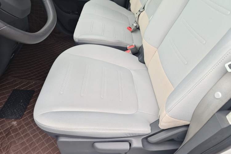 Used SAIC MAXUS Dana V1 2024 V1 Short Wheelbase Low-Roof Multi-Function Version (51 kWh) Left Front Seat