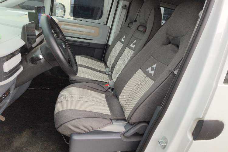 Used SAIC MAXUS Dana V1 2025 V1+ Short Wheelbase Low-Roof Multi-Function Version (42 kWh) Left Front Seat