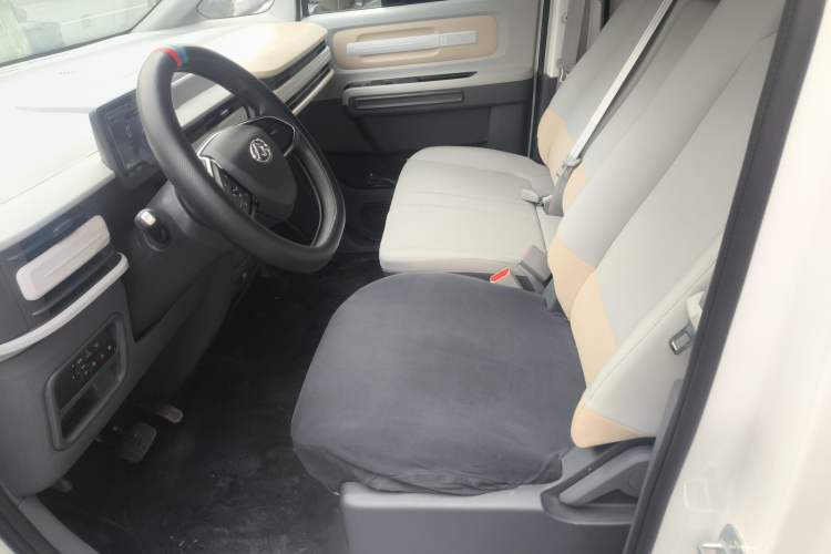 Used SAIC MAXUS Dana V1 2025 Low-Roof Multi-Function Version 50 kWh Left Front Seat