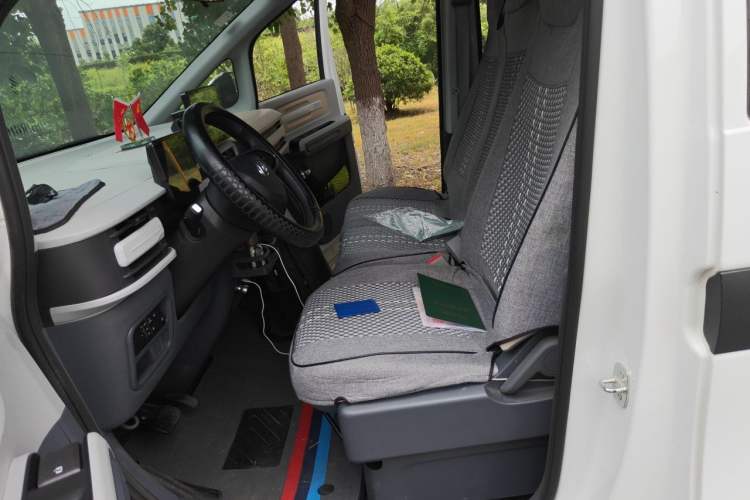 Used SAIC MAXUS Dana V1 2025 V1+ Long Wheelbase High-Roof Multi-Function Version (62 kWh) Left Front Seat