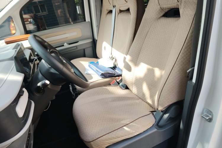 Used SAIC MAXUS Dana V1 2025 V1 Short Wheelbase Low-Roof Multi-Function Version (42 kWh) Left Front Seat