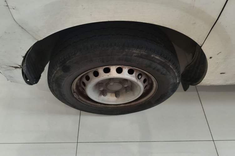 Used SAIC MAXUS Dana V1 2025 V1 Long Wheelbase Low-Roof Cargo Version (51 kWh) Left Front Wheel Hub
