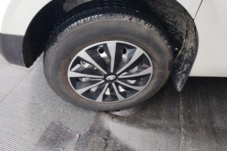 Used SAIC MAXUS Dana V1 2025 Low-Roof Multi-Function Version 42 kWh Left Front Wheel Hub