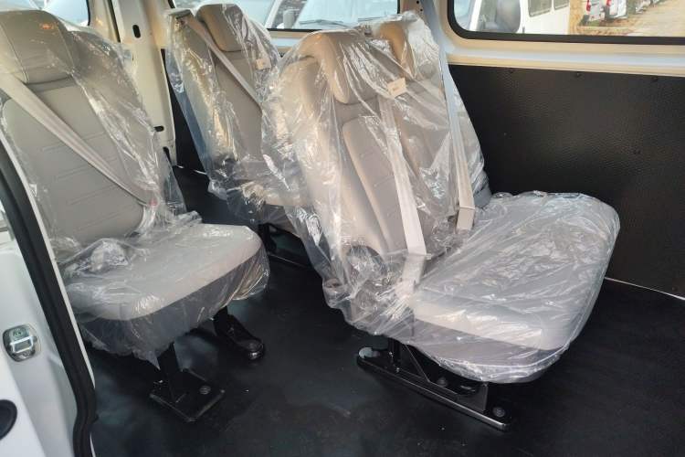 Used SAIC MAXUS Dana V1 2025 V1+ Long Wheelbase Low-Roof Multi-Function Version (62 kWh) Left Rear Seat