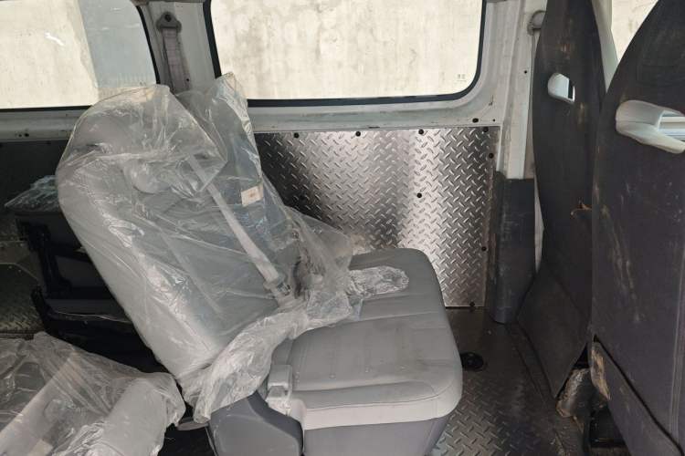 Used SAIC MAXUS Dana V1 2025 V1+ Long Wheelbase High-Roof Multi-Function Version (64 kWh) Left Rear Seat