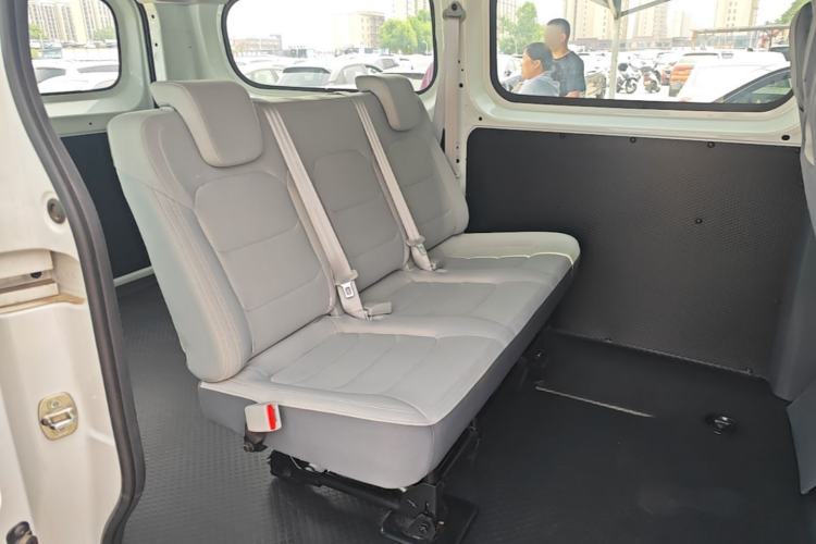 Used SAIC MAXUS Dana V1 2024 V1 Short Wheelbase Low-Roof Multi-Function Version (51 kWh) Left Rear Seat