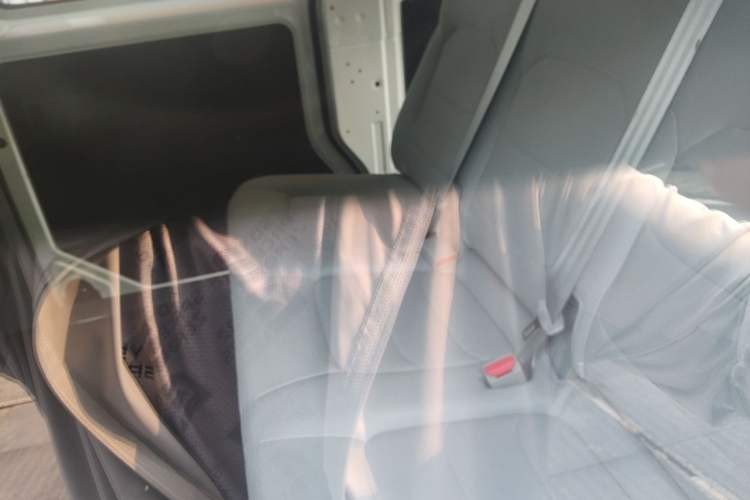 Used SAIC MAXUS Dana V1 2025 Low-Roof Multi-Function Version 42 kWh Left Rear Seat