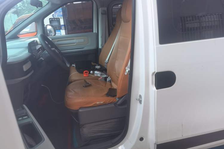 Used SAIC MAXUS Dana V1 2025 V1+ Long Wheelbase High-Roof Multi-Function Version (64 kWh) Left Rear Seat